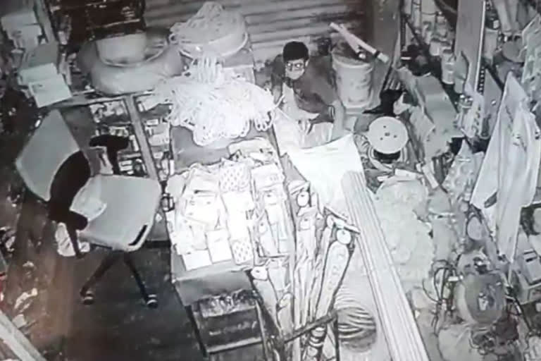 Electrical store theft attempt cctv footage