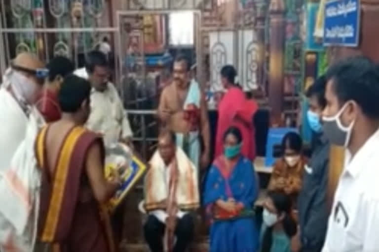 press academy chairman devireddy sreenath visits mopidevi temple in krishna district