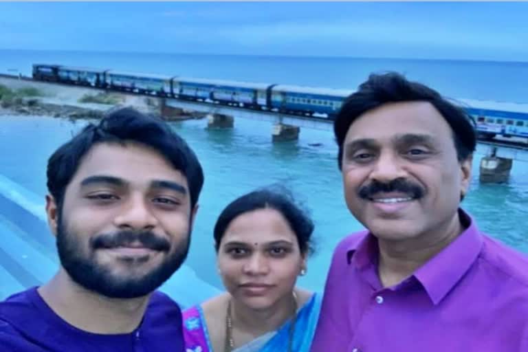 family of Gali Janardhan Reddy went to the Rameshwara temple