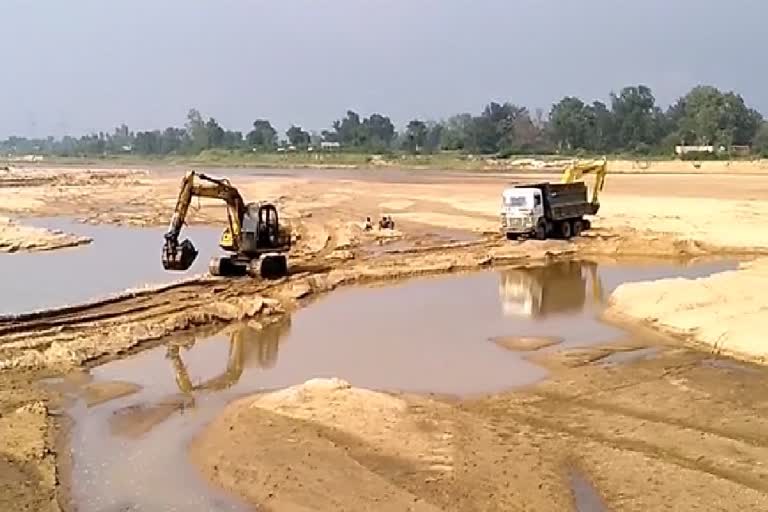 Illegal Excavation at the Chotku Sand Ghat