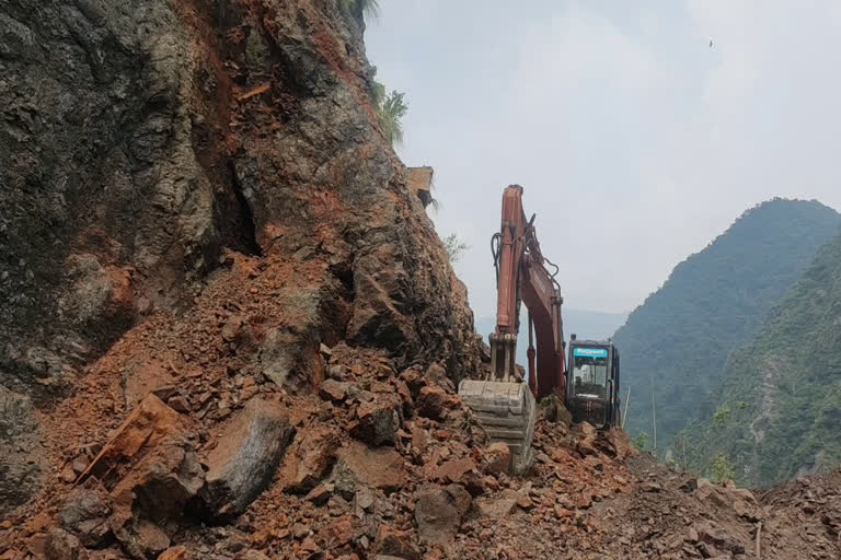 poclain machine collpased due to landslide in renukaji