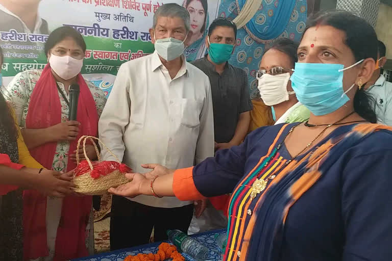 harish-rawat-arrives-at-womens-training-camp-in-doiwala