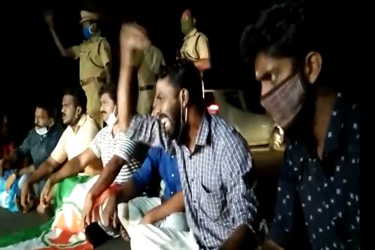 black flag protest youth congress against K T jaleel in alappuzha  youth congress against K T jaleel  K T jaleel news  alappuzha news  ആലപ്പുഴ വാര്‍ത്തകള്‍  യൂത്ത് കോണ്‍ഗ്രസ് വാര്‍ത്തകള്‍  ആലപ്പുഴ വാര്‍ത്തകള്‍