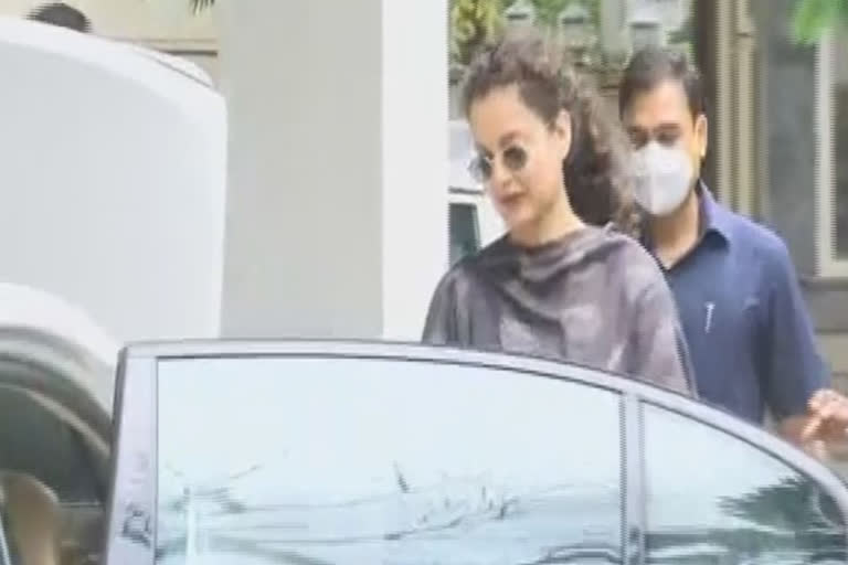 kangana ranaut on her way to Manali