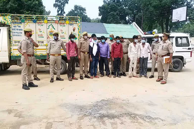 बदायूं पुलिस ने पकड़ी अवैध असलहा फैक्ट्री.