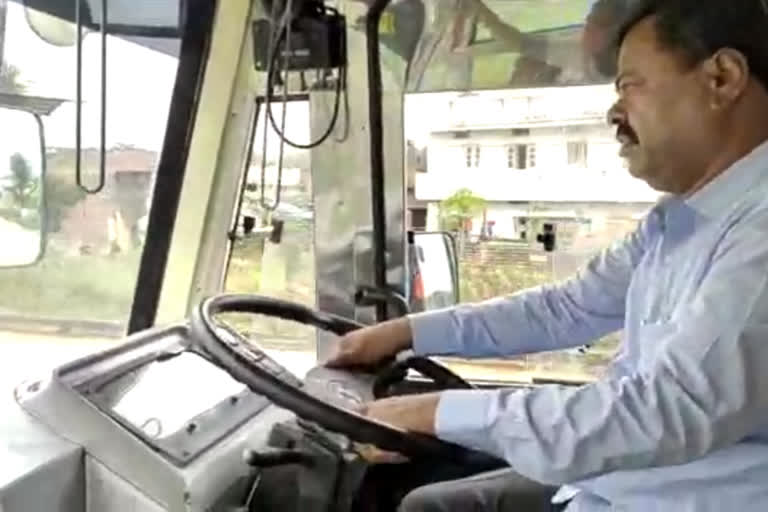 MLA Renukacharya again drove the KSRTC bus In Davangere