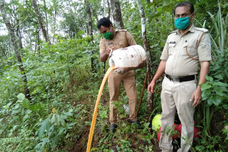 കണ്ണൂർ  kannur  pothukund  thottuchaal  പോത്തുകുണ്ട്  വാഷ്  ചാരായം  എക്സൈസ്