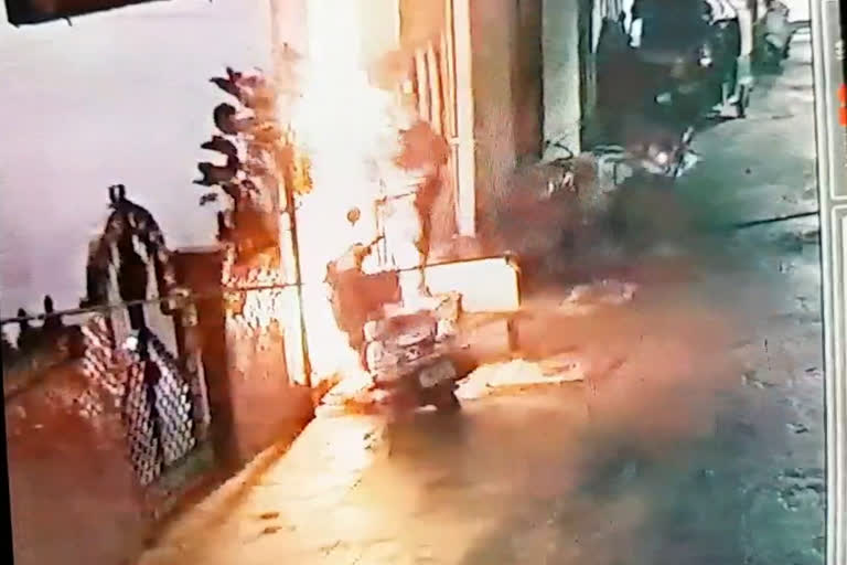 Person set fire to father in law house due to dispute with wife in indore