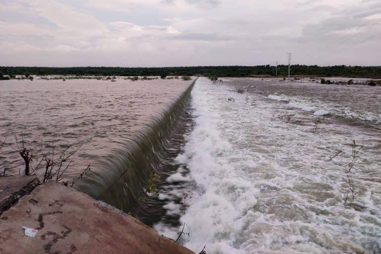 nallavagu flooded with heavy rain in sangareddy district