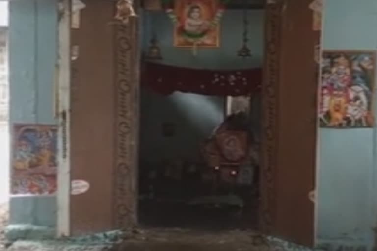 Devotional environment at Garakhia Thaan