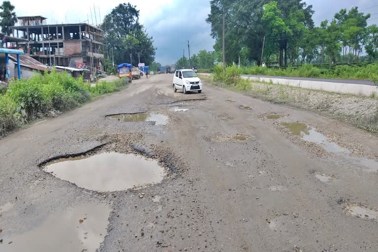 Poor condition of NH 15 in bihali biswanath assam etv bharat news