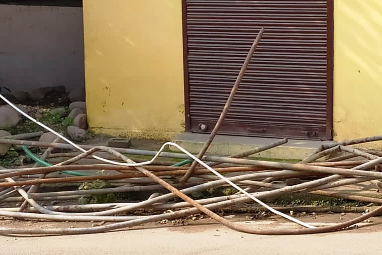 people facing  with water problem in Jahu of bhoranj