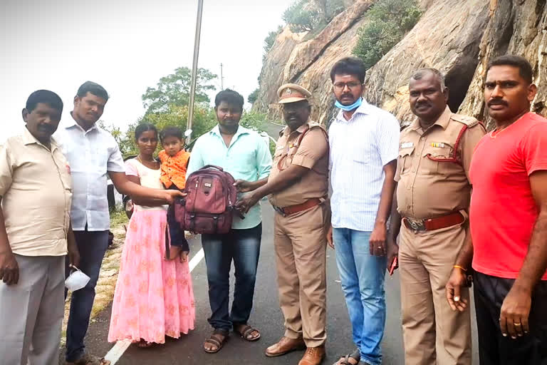 thiruchengode_bag_rescue_by_fire_department