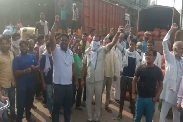 Trader protest in Ballabhgarh vegetable market