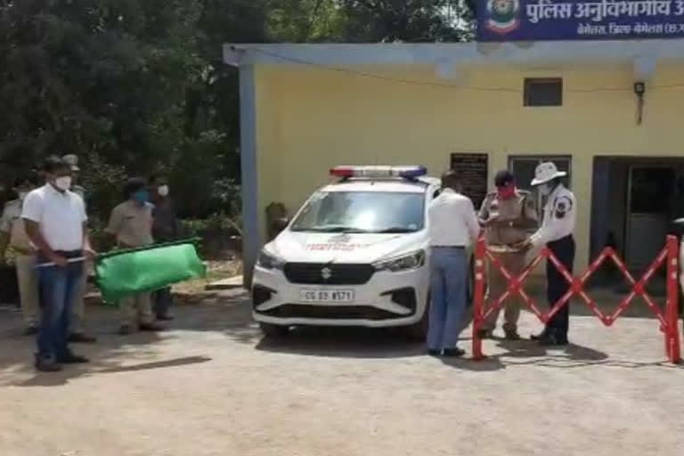 Bemetara SP Divyang Patel flagged off 2 vehicles for highway patrolling