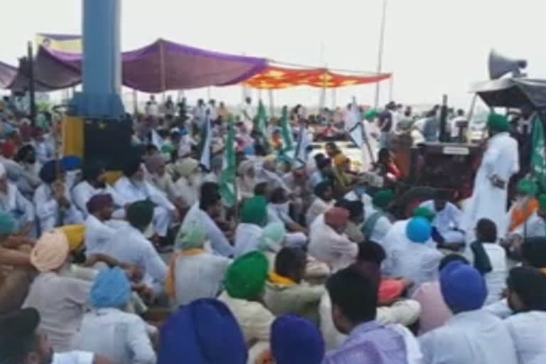 Agriculture ordinances: Farmers hold protest in Punjab, block roads