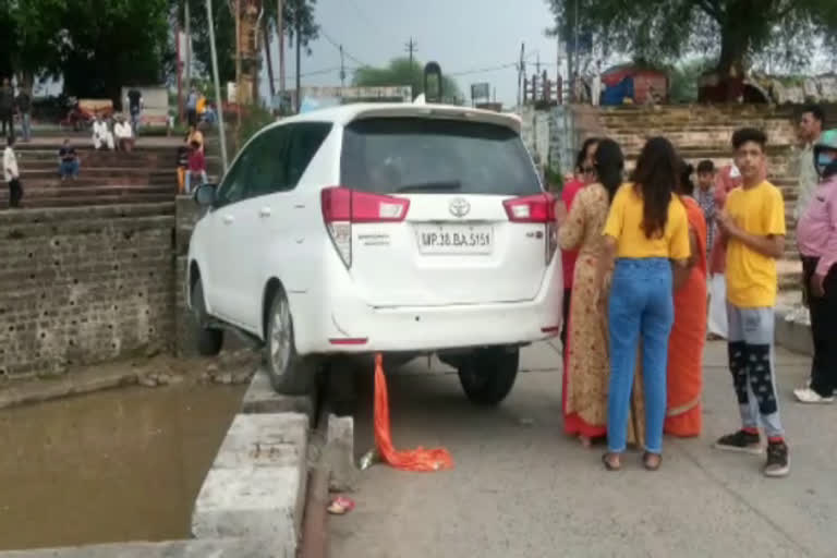 Car half-hung in chhota pool railing near by Mangalnath temple in Ujjain