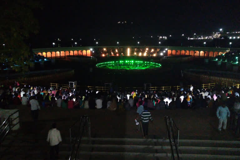 Gren signal to Alamatti Music Fountain