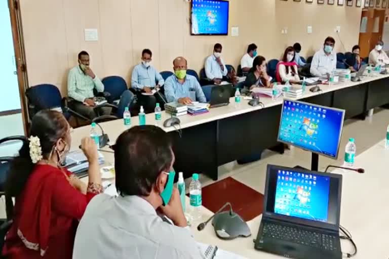 Principal Chief Conservator of Forests shobha meeting with circle and district officers