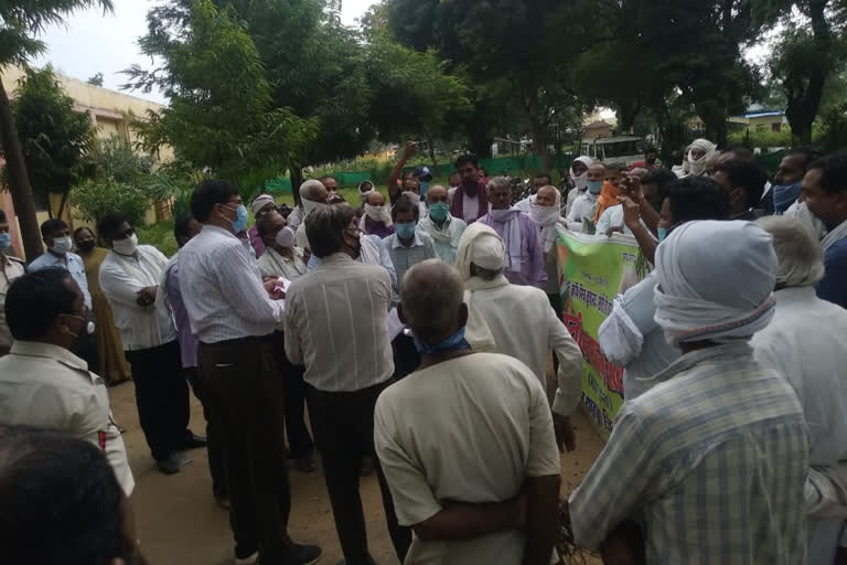 Indian Farmers Union submitted a memorandum to the SDM regarding the problems of farmers