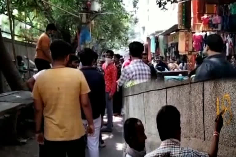 street vendors in jahangirpuri market