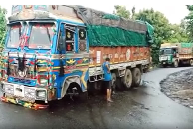 Traffic on the Andhra-Odisha border