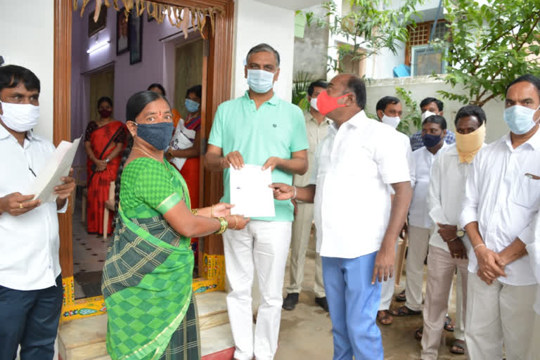 cmrf cheques to beneficiaries at siddipet