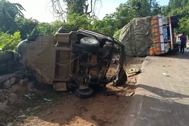 road accident in dwarasuni ghati