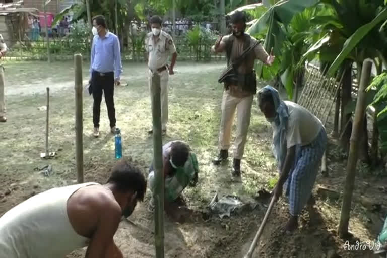 কবৰ খান্দি উলিয়াই অনা হ’ল দুমাহ পূৰ্ৱে মৃত্যু হোৱা এজন ব্যক্তিৰ মৃতদেহ