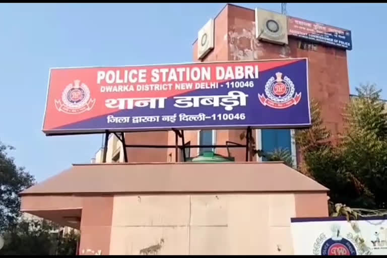 Dabri police arrested woman with 750 quarters of illicit liquor in delhi