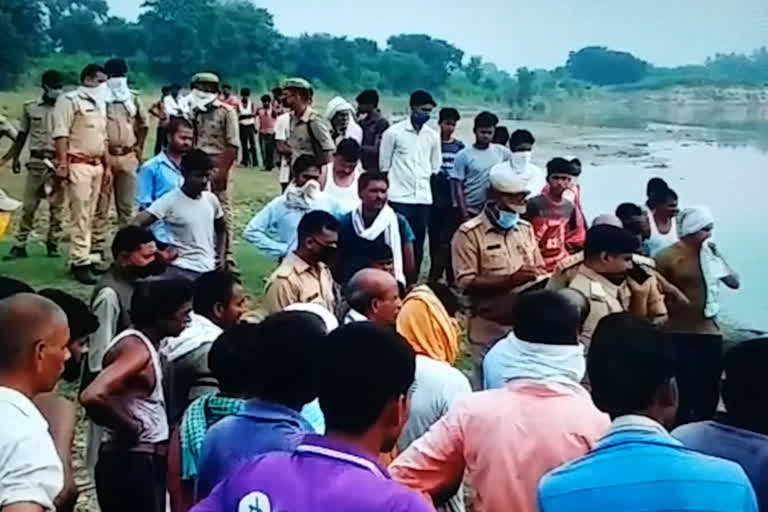 body found from gomati river