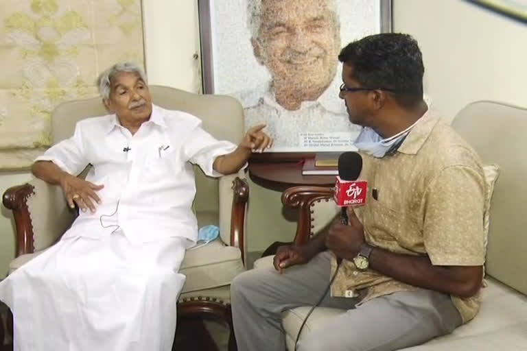 Former Chief Minister Oommen Chandy  etvbharat oommen chandy interview  Oommen Chandy  ഉമ്മന്‍ചാണ്ടി  ഉമ്മന്‍ചാണ്ടി ഇടിവി ഭാരതിനോട്  ഭാവി രാഷ്‌ട്രീയം പാർട്ടി തീരുമാനിക്കും