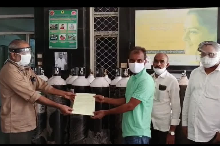 Oxygen cylinders donate for Yanam Government Hospital