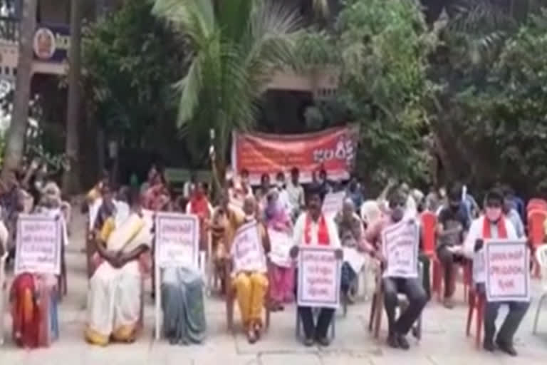 Gandikota residents protest on the 14th day