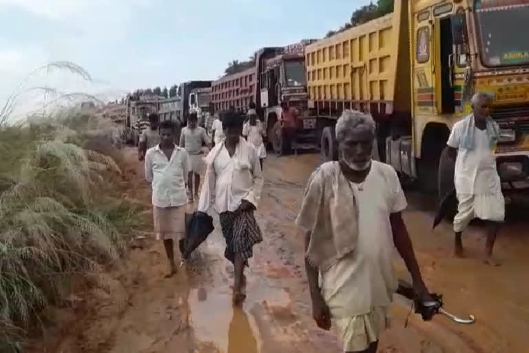 Villagers object to sand excavations in Muddadapeta srikakulam district