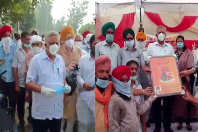 Masks distributed by Rana KP Singh to protect against Corona epidemic