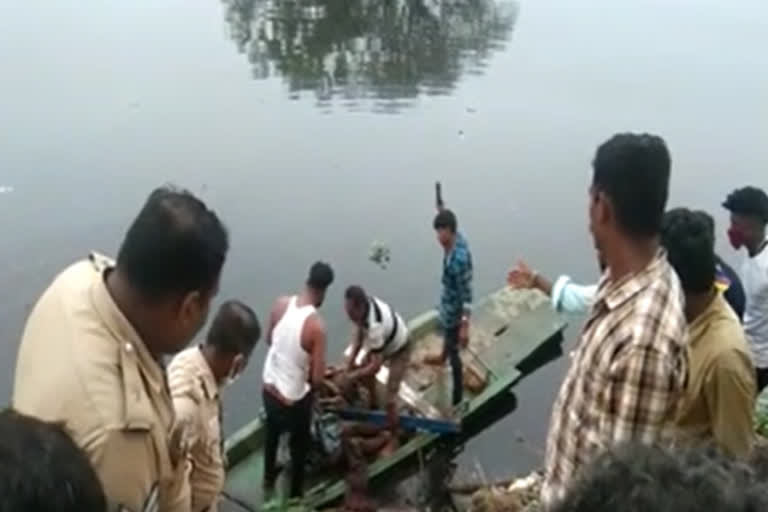Drunken youth jumped into river and rescued by chennai police