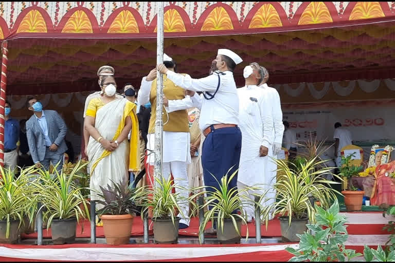 Welfare Karnataka Festival Minister B Sriramulu participates