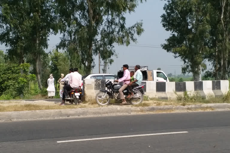 road accident on gajraula national highway in amroha