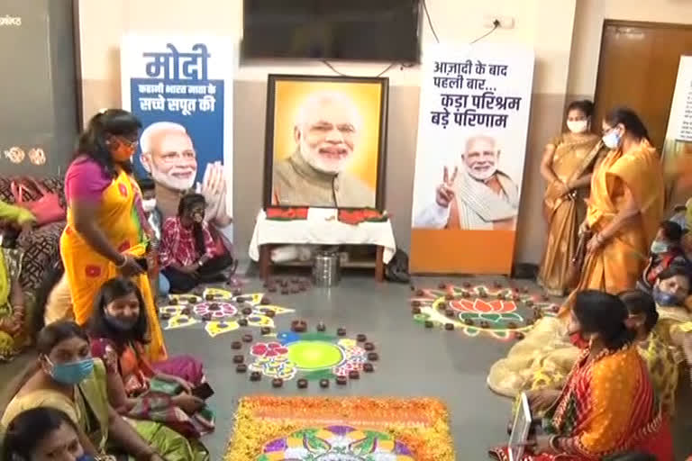 bjp worker celebrated pm narendra modi birthday