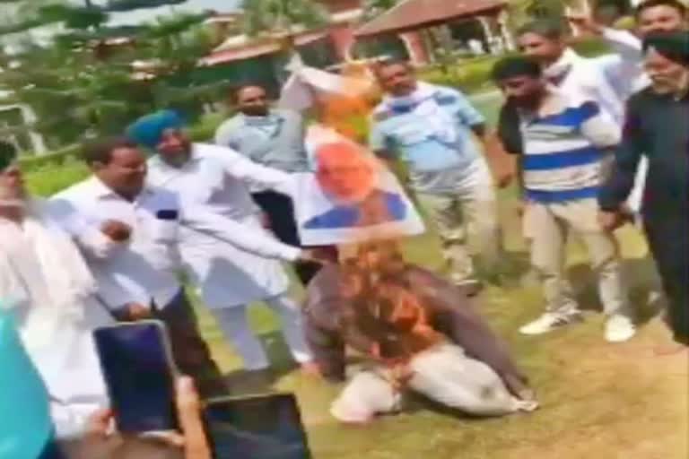 Farmers burnt  effigy on PM Modi on his birthday in ambala