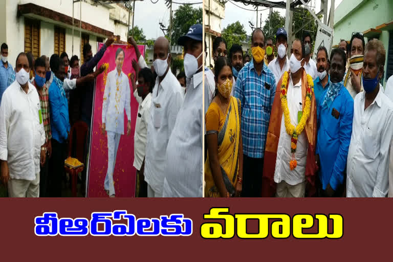 palabhishekam-to-cm-kcr-photo-at-penuballi-in-khammam-district