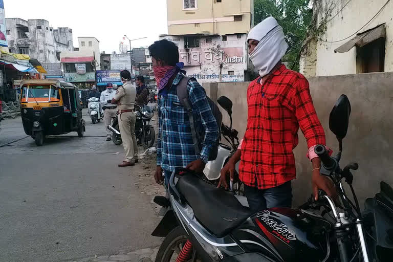 police checking two wheeler documents