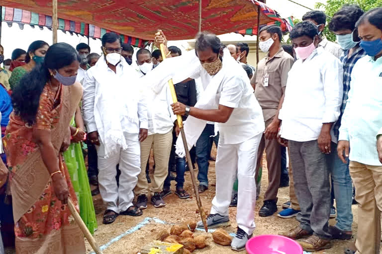 మౌలిక సదుపాయల నిధులకు కృషి చేస్తున్నాం: శ్రీనివాస్‌ గౌడ్‌