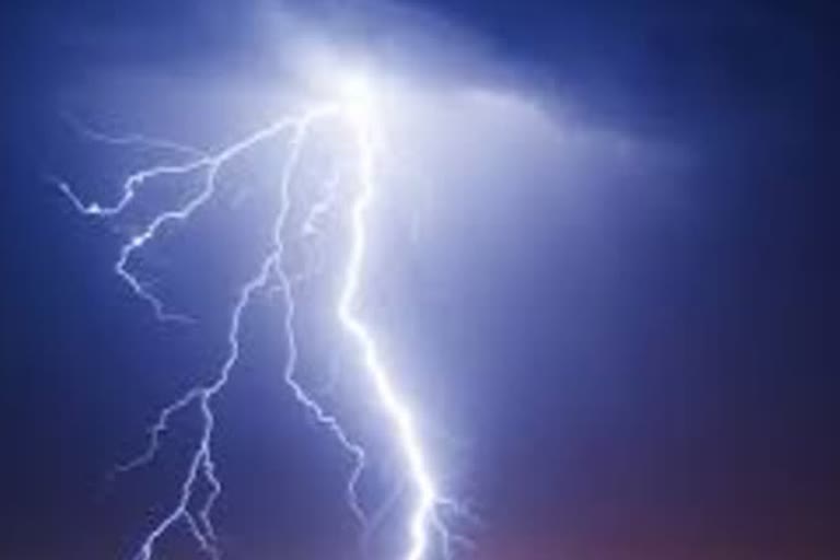 Two died in lightning strike in Kheda