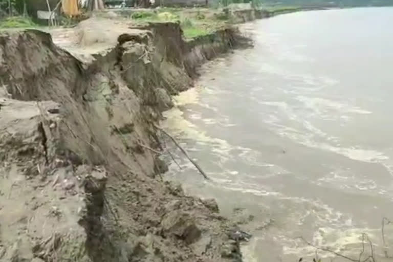 Erosion by Tipaki river at Dhuburi