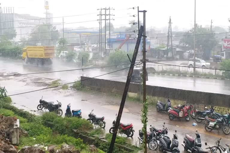 Chance of light rain at some places in Chhattisgarh