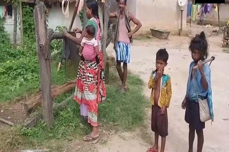 Residents connect stream to village amid water crisis in Chhattisgarh's Surguja