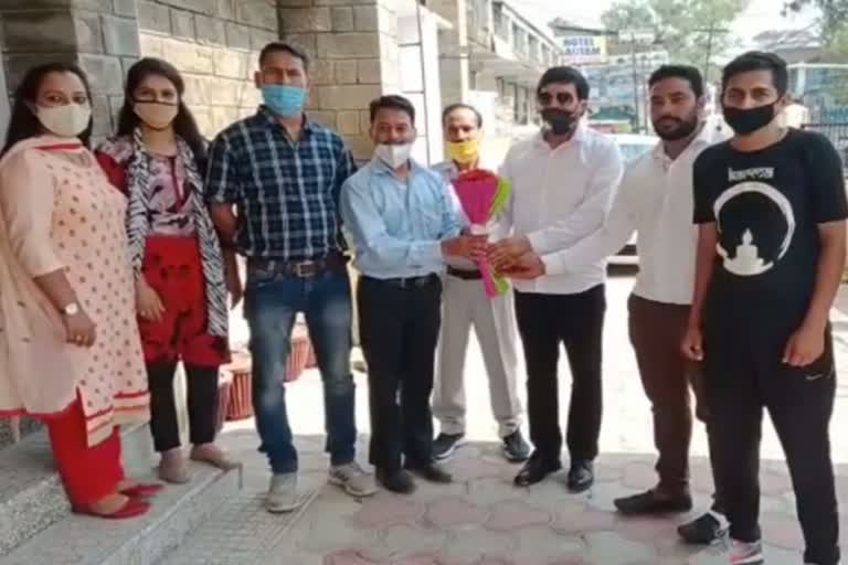 hockey coach Romesh Pathania welcomed in Hamirpur