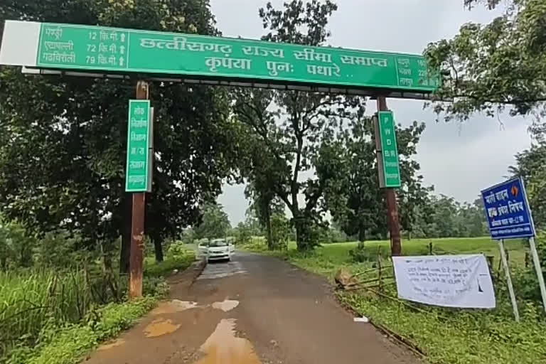 maoists-put-up-banner-posters-on-chhattisgarh-maharashtra-border-regarding-corona-virus